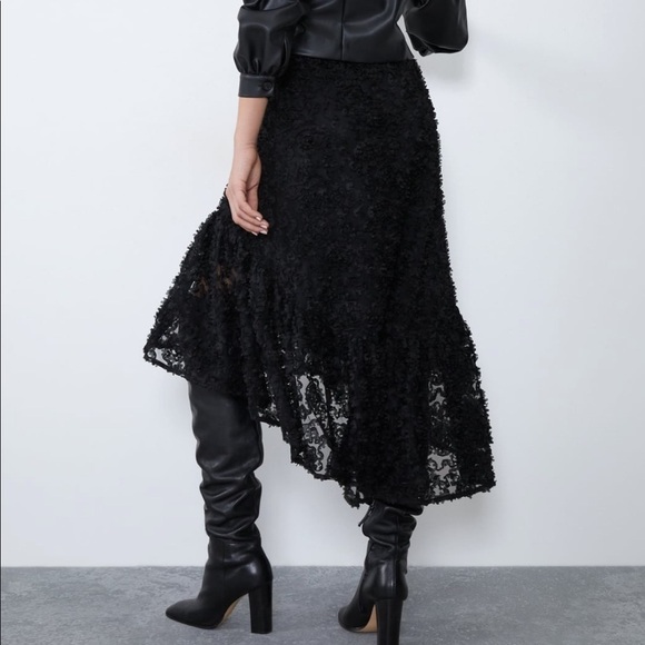 ZARA Ruffled Skirt - Picture 6 of 9